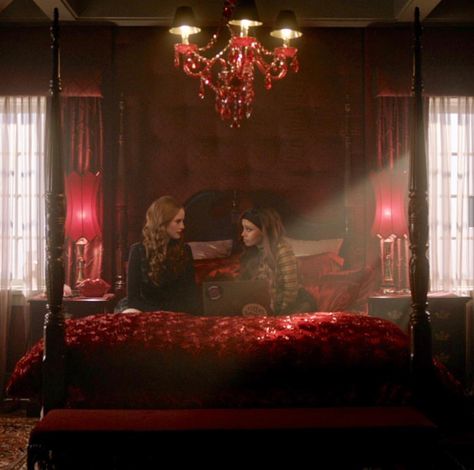 Episode 3x18 still #choni #Riverdale Brittana Fanart, Riverdale Blossom, Choni Riverdale, Movie Bedroom, Cheryl Blossom Aesthetic, Blossom House, Toni Topaz, Cheryl Blossom Riverdale, Riverdale Aesthetic