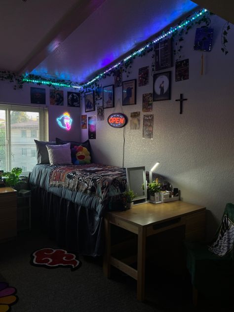 Hypebeast Dorm Room Ideas, Cool Dorm Rooms For Guys, Dorm Dark Aesthetic, Dorm Decor Men, Streetwear Dorm Room, Hbcu Dorm Room, Aesthetic Men’s Dorm Room, College Dorm Room Ideas Aesthetic Black, College Dorm Room Ideas Guys