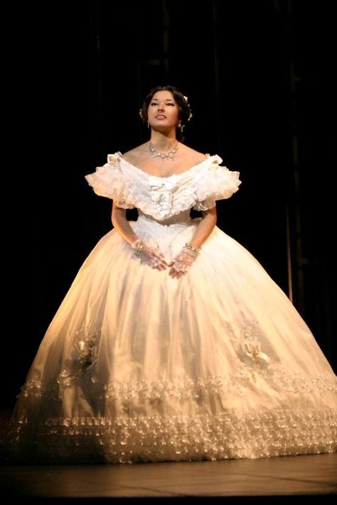 Opera Singer, Victorian Opera Singer, Opera Singer Dress, La Traviata Opera, Anna Netrebko, La Traviata, A Night At The Opera, Ballet Costumes, Opera Singers