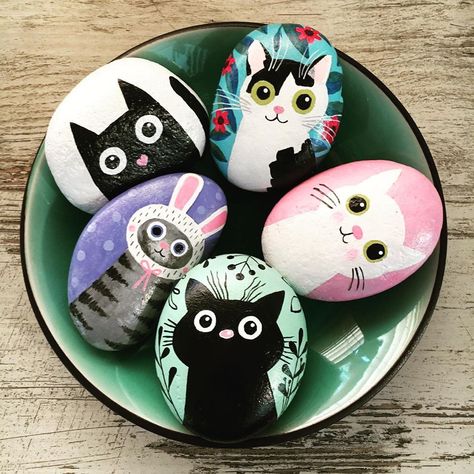 Creative Easter Eggs, 5 Cats, Easter Egg Art, Painted Eggs, Easter Stuff, Easter Egg Dye, Easter Egg Designs, Easter Egg Crafts, Easter Egg Painting