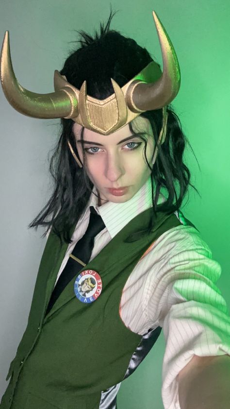 #loki #lokicosplay #marvel #mcu #marvelcosplay Fem Loki Cosplay, Loki Makeup, Loki Halloween Costume, Lady Loki Cosplay, Marvel Halloween, Marvel Halloween Costumes, Loki Costume, Loki Cosplay, Marvel Costumes