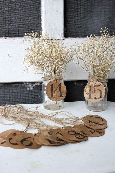 Get Krafty! 12 Inspiring Kraft Paper Accents for your Wedding | The Paper Blog Rustic Woodland Wedding, Kraft Paper Wedding, Table Numbers Wedding Rustic, Rustic Table Numbers, Diy Table Numbers, Tafel Decor, Wedding Barn, Decorations Table, Wedding Table Decorations