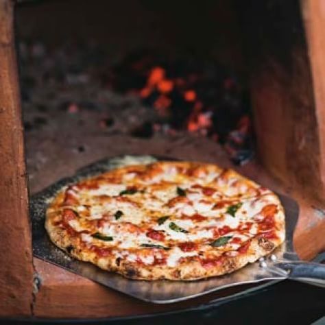 Outdoor Pizza Oven Recipes, Wood Fired Oven Recipes, Wood Oven Pizza, Pizza Oven Recipes, Pizza Lasagna, Wood Burning Pizza Oven, Wood Fired Cooking, Brick Oven Pizza, Wood Oven