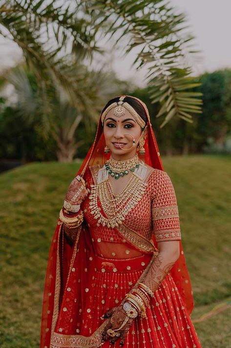 A Beautiful Wedding In Ahmedabad Where The Bride Wore Some Of The Most Gorgeous Outfits Ever! Ghagra Poses, Green Pakistani Bridal Dress, Sabyasachi Blouse, Bridal Makeup Pictures, Sabyasachi Collection, Jewelry Room, Pakistani Bridal Dress, Sabyasachi Bride, Aditi Rao