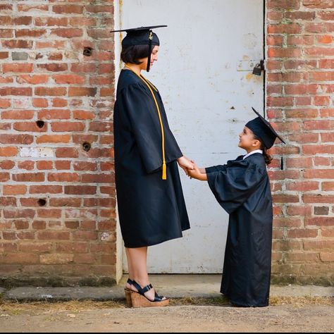 Mommy and son graduation pictures Son Graduation, Mommy Pictures, Graduation Pictures High School, College Grad Pictures, College Mom, Nursing Graduation Pictures, College Graduation Pictures Poses, Graduation Photography Poses, Sons Graduation