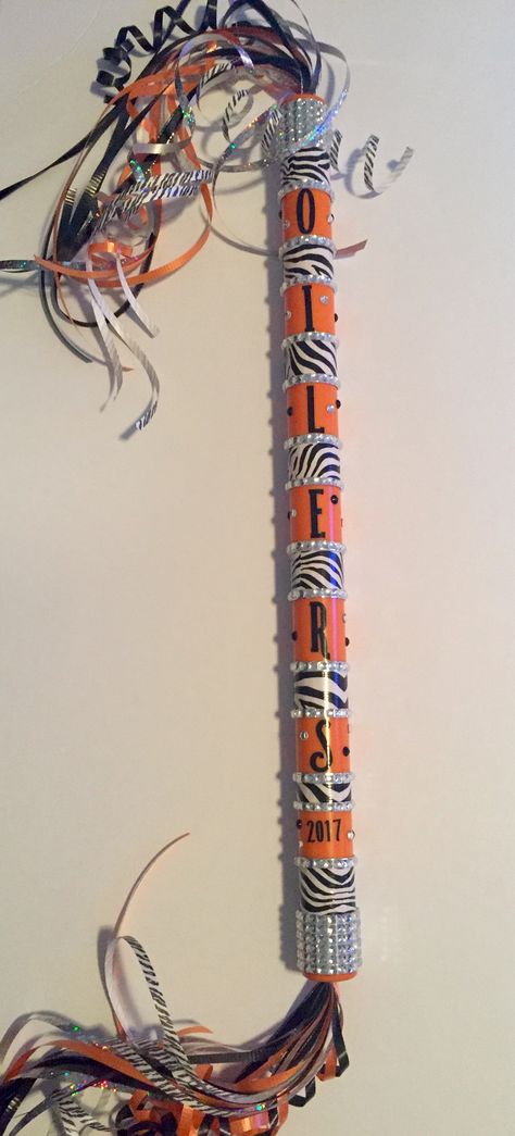 Cheer Spirit Stick Ideas, How To Make A Spirit Stick Cheer, Spirit Stick Decorating Ideas, How To Make A Spirit Stick, Cheer Spirit Sticks Diy, Spirit Sticks Cheerleading Diy, Spirit Stick Ideas, Spirit Stick Ideas Diy, Diy Spirit Stick