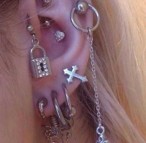 Piercings Bonitos, Cool Ear Piercings, Pretty Ear Piercings, Grunge Jewelry, Fever Dream, Cool Piercings, Edgy Jewelry, Cute Ear Piercings, Cute Piercings