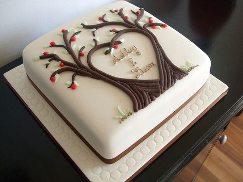 Beautiful square cake with two trees whose branches form a heart.  Couples names written in the heart, perfect for engament or anniversary :) Tort Special, Rodjendanske Torte, Cake Beautiful, Simple Bridal Shower, Square Cake, Mothers Day Cake, Bridal Shower Cakes, Two Trees, Engagement Cakes