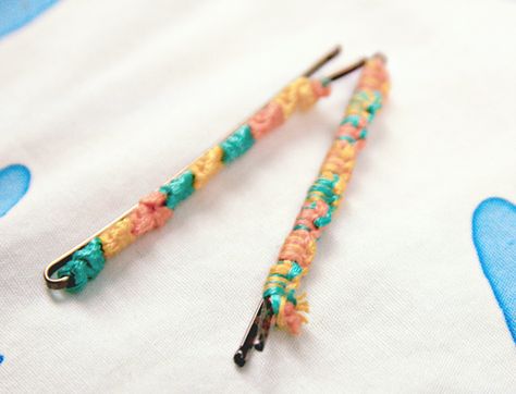 Beach Hair 101: Friendship Bracelet Bobby Pins | Goldfish Kiss Goldfish Kiss, Diy Friendship Bracelet, Friendship Bracelets Diy, Diy Ribbon, Diy Hair Accessories, Crafty Diy, Beach Hair, Diy Creative, Embroidery Floss