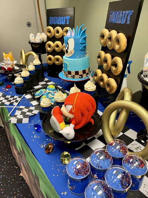 Sonic Birthday Decoration Ideas, Sonic The Hedgehog 3rd Birthday Party, Sonic 3rd Birthday Party, Sonic Bday Party Games, Sonic Hedgehog Birthday Party, Tails Party Sonic, Sonic Donut Wall, Sonic Birthday Decorations Party Ideas, Sonic Birthday Party Centerpiece