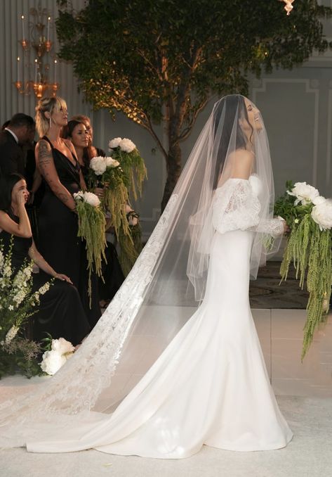 Dani Michelle's Wedding Dress Beauty And The Beast Wedding Dresses, Dani Michelle, Bridal Party Bouquets, Vera Wang Wedding, Celebrity Wedding Dresses, Wedding Dresses Vera Wang, Walk Down The Aisle, Amazing Wedding Dress, Walking Down The Aisle