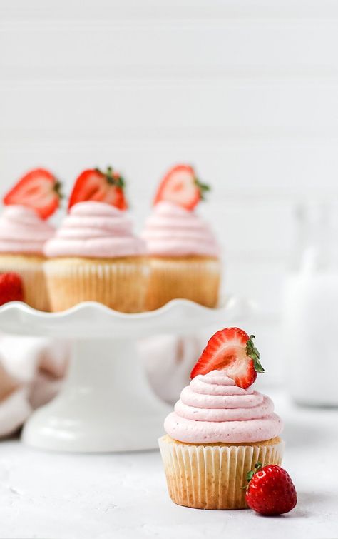 Strawberries And Cream Cupcakes, Strawberry Whipped Cream Frosting, Cake Flour Substitute, Fresh Strawberry Recipes, Strawberry Whipped Cream, Cream Cupcakes, Strawberry Frosting, Whipped Cream Frosting, Strawberry Cupcakes