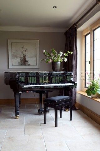 Small Piano Room, Piano Room Design, Grand Piano Living Room, Grand Piano Room, Big Cottage, Piano Room Decor, Piano Living Rooms, House England, Piano Decor