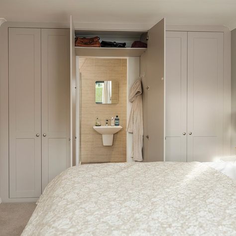 en suite in a wardrobe Small Bedroom With Ensuite, Bedroom Ensuite Ideas, Ensuite Layout, Small Ensuite, Bedroom Built In Wardrobe, Bedroom Ensuite, Ensuite Shower Room, White Wardrobe, Master Ensuite