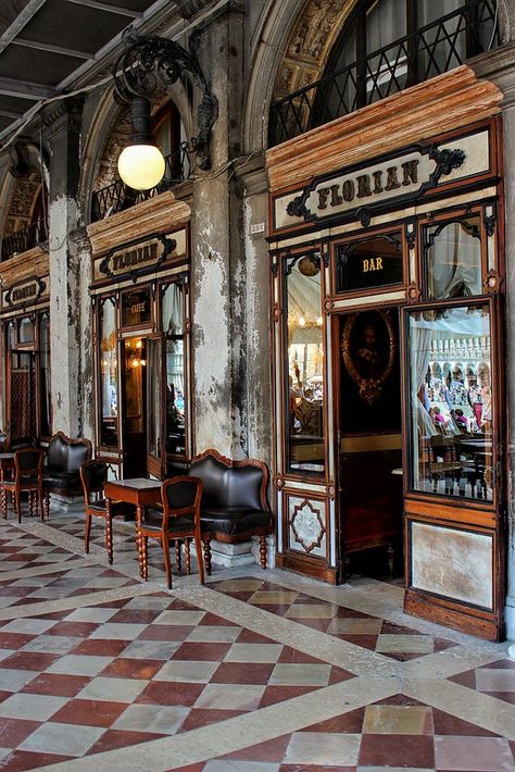 Caffe Florian, Venice Cafe, Photography Italy, Italy Architecture, Venice Painting, Riva Del Garda, Round The World, Dream House Exterior, Bar Cafe