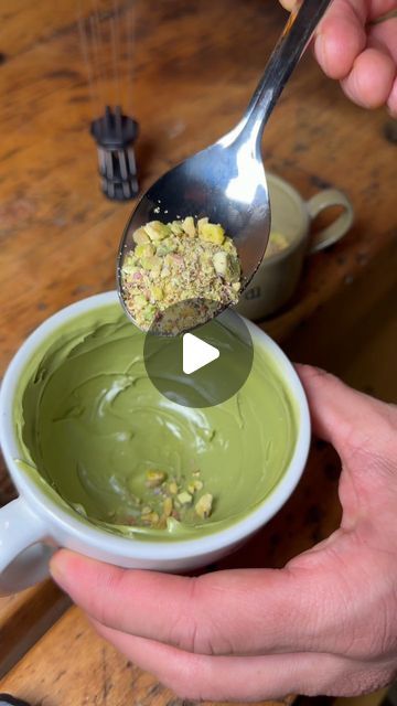 Goran Dujic on Instagram: "Pistachio cappuccino☕️💚" Pistachio Coffee Drink, Pistachio Coffee Syrup, Pistachio Hot Chocolate, Afogato Desserts, Pistachio Cappuccino, Pistachio Affogato, Capuchino Aesthetic, Pistachio Drink, Pistachio Latte Recipe