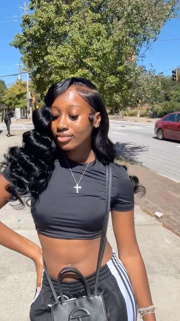 ATL Stylist💞📍 on Instagram: "Side Part + Wonds 😍😍😍💗 y’all really killing me with the with the wonds, but it’s all love 🤭 Click link in bio too book 😗 ❤️ atlhairstylist #viraltraditionalsewin #sewin #middlepart#lacework #naturalhair #bundles #babyhairs #explore #loosecurls #teenstylist #wigs #quickweave #richgirlstyles #ikesforlikes #prettybundles #curlyhair #wonds #redhaur #closureinstall laceclass#swoop" Fluffy Side Part, Swoop Quick Weave, Sidepart Quickweave, 2023 Side Part, Middle Part Quickweave, Side Part Sew In, Side Part Quick Weave, Homecoming Inspo, Diy Hair Wig