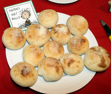 Peanuts Christmas Party Food, Charlie Brown Movie Night, Charlie Brown Party Food, Charlie Brown Christmas Party Food, Charlie Brown Themed Food, Charlie Brown Christmas Food Ideas, Peanuts Christmas Party, Charlie Brown Christmas Party Ideas, Charlie Brown Christmas Party