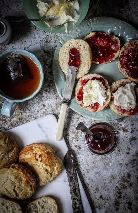 i feel very lucky to live in Devon as i can get a cream tea in every cafe i walk in to. it consists of a plain or fruit scone topped with clotted cream and jam, and it is served with a pot of tea. ... English Scones, Cream Tea, Traditional English, British Food, Scone Recipe, A Cup Of Tea, Puddings, Beautiful Food, Cup Of Tea