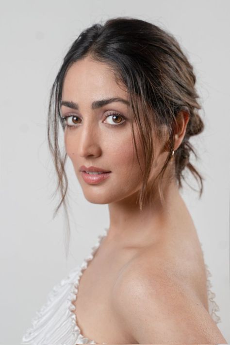 Yami Gautam, What Day Is It, Madhuri Dixit, Celebrity Look, Bollywood Actress, Blouse Designs, Most Beautiful, Actresses, Celebrities