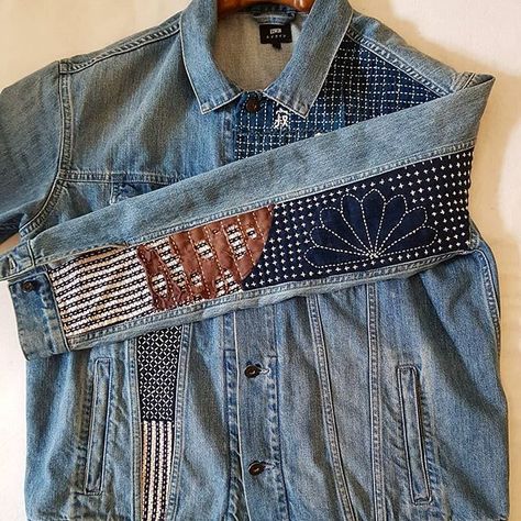 Max Vonderau on Instagram: “WIP sashiko denim jacket: sleeve update. All stitched by hand with #vintage #japanese #indigo fabrics onto a stone washed @edwineurope…” Sashiko Jacket, Artisanats Denim, Denim Jacket Embroidery, Jean Diy, Reworked Clothes, Upcycled Denim Jacket, Diy Denim Jacket, Embellished Denim Jacket, Sashiko Embroidery