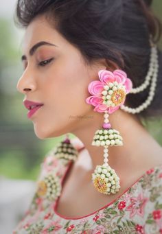 Add a little glam to your Indian wedding outfit by wearing these chic earrings. You can pair these trendy and classy earrings with any ethnic attire. OTT earrings will surely take your reception/haldi/mehndi/wedding outfit a notch higher. #indianwedding #indianbride #indianbridaljewellery #bridaljewellery #bridalearrings #OTTearrings #longearring #chandbaliearrings #ADearrings #uniqueearrings #stoneearrings #kundanearrings #meenakariearrings #diamondearrings #topearringdesigns #topbridalearrings Flower Jewellery For Haldi, Flower Jewellery For Mehndi, Floral Earring, Fresh Flower Jewelry, Flower Jewelry Designs, Wedding Flower Jewelry, Bride Floral, Real Flower Jewelry, Bridal Fashion Jewelry