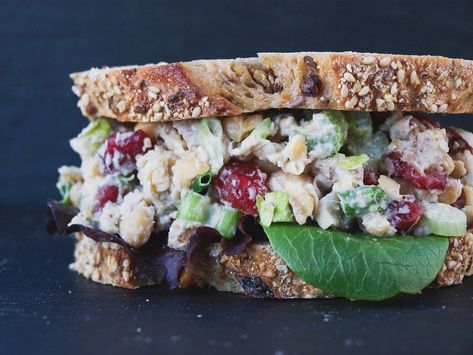 Vegan Chicken Salad, Homemade Tahini, Chickpea Salad Sandwich, Vegan Sandwich, Salad Sandwich, Chickpea Salad, Easy Salads, Vegan Eating, Bagels