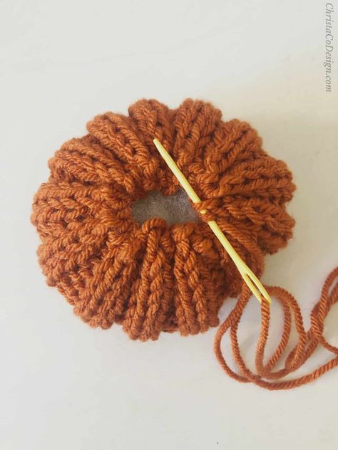 Pumpkin Knitting Pattern, Pumpkin Knitting, Knitted Pumpkins, Halloween Knitting Patterns, Pumpkin Patterns Free, Halloween Backen, Halloween Knitting, Fall Knitting Patterns, Knitting Patterns Free Beginner