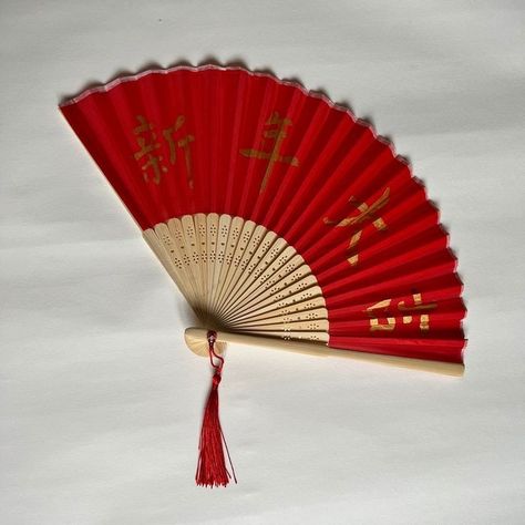 Chinese Room Decor, Chinese Paper Folding, Chinese Hand Fan, Chinese Items, New Year Props, Chinese New Year Decor, Chinese Decorations, Birthday Bedroom, Chinese Celebrations