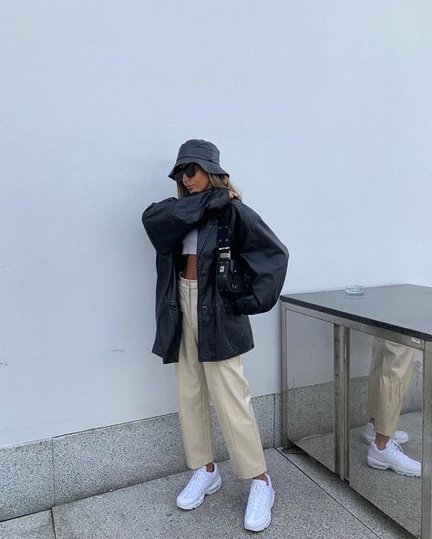 Skirt Labuh, Bucket Hat Outfit, Goth Outfit, Hat Outfit, Streetwear Mode, Outfit Jeans, Mode Ootd, Modieuze Outfits, Mode Hijab