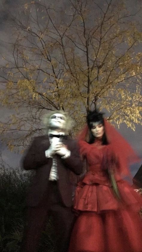 prove me wrong Abel And Bella, Arte Punk, Tim Burton Films, Personajes Monster High, Tim Burton Movie, Hal Decor, Zucca Halloween, Halloween Inspo, Season Of The Witch