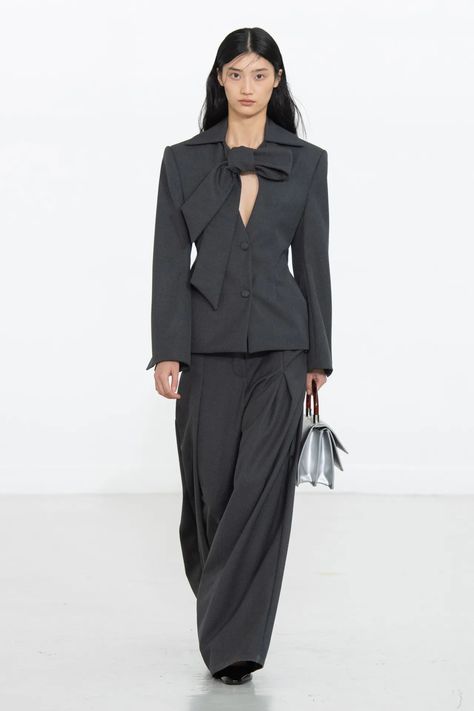 Maitrepierre Fall 2024 Ready-to-Wear Runway, Fashion Show & Collection Review [PHOTOS] Paris Fashion Week Runway, Slim Fit Blazer, Runway Details, Slim Fit Blazers, Fall Winter 2024, Fashion Show Collection, Suit Fashion, Winter 2024, Fall 2024