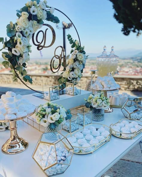 Emerald Wedding Decor, Wedding Candy Table, White Wedding Decorations, Dessert Table Decor, Wedding Dessert Table, Wedding Decor Style, 25th Wedding Anniversary, Future Wedding Plans, Salou