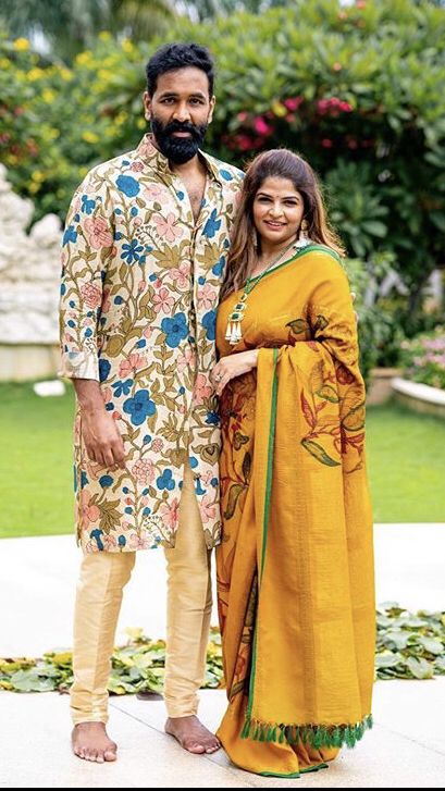 Kalamkari Kurta For Men, Kalamkari Kurta Designs For Men, Veronica Manchu, Kalamkari Kurta Designs, Blue Crop Top Lehenga, Bridegroom Outfits, Traditional Indian Mens Clothing, India Fashion Men, Family Clothing Sets