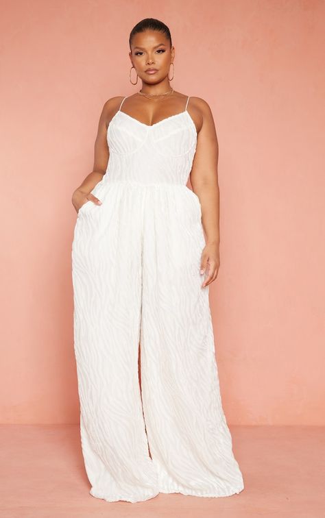 Plus Size Reception Outfit, Plus Size Ibiza Outfits, Plus Size Hen Do Outfit, Plus Party Outfit, Old Money Fashion Plus Size, All White Outfit Plus Size, Plus Size Wedding Jumpsuit, White Outfit Plus Size, Plus Size White Jumpsuit