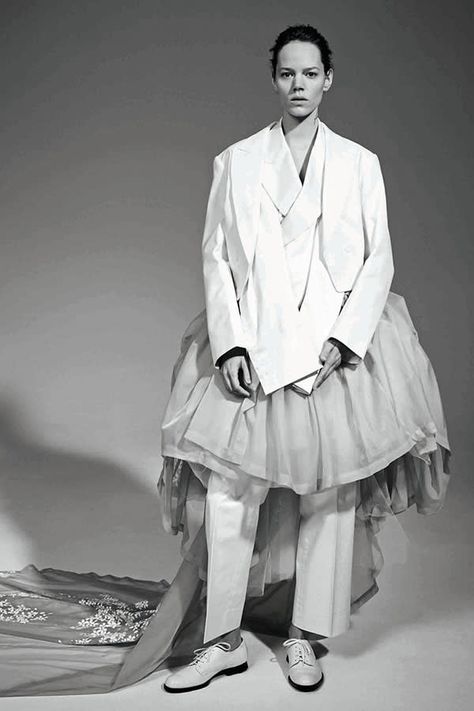 Comme Des Garcons Aesthetic, Comme Des Garcons Runway, Collier Schorr, Rei Kawakubo Comme Des Garcons, Freja Beha Erichsen, Genderless Fashion, Fashion Courses, Art Costume, Rei Kawakubo