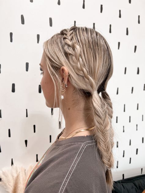 Two Sides Hairstyles, Starbucks Work Hairstyles, Hairstyles Restaurant Work, Work Hairstyles Server, Pigtail Fishtail Braids, Waitressing Hairstyles, Cute Hairstyles For Servers, Barista Hairstyles Updo, Hostess Hairstyles Restaurant