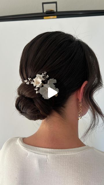 Jay Kay Braids & Bridal on Instagram: "Sleek and clean bridal bun ft our Luxembourg Garden Pins & Flora Clip!  which accessory do you prefer? Comment with your favorite!🤍✨" Bun With Hair Clip, Sleek Bridal Bun, Clean Bun, Hair Bun Accessories, Front Pieces, Jay Kay, Donut Bun, Bridal Bun, Bun Hair Piece