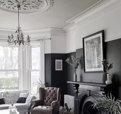 Black And White Vintage Living Room, Black Victorian Living Room, White Victorian Living Room, Diy House Decor Ideas, Black Wall Ideas, Black And White Living Rooms, Hutchinson House, Black And White Living Room Ideas, Goth Living Room