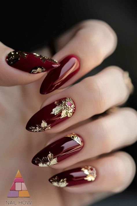 Burgundy Design Nails, Burgundy Gold Nail Designs, Wedding Red Nails, Nails For Wedding Bridesmaid, Gold And Burgundy Nails, Burgundy Gold Nails, Red Gold Nails, Burgundy Fall Nails, September Nails Art