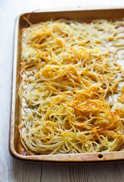 Spiralized Potatoes, Spiralized Recipes, Homemade Hashbrowns, Zoodle Recipes, Spiralizer Recipes, Veggie Noodles, Pantry Staples, Muffin Tin, Veggie Sides