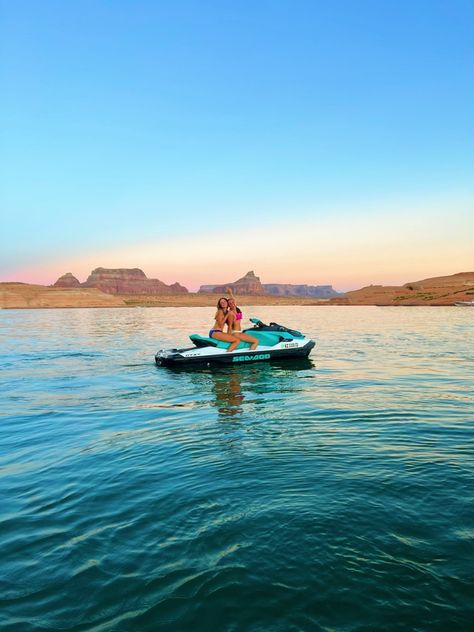 Summer On The Lake, Lake Powell Aesthetic, Lake Aesthetics Summer, Ski Girl Aesthetic, Jet Ski Pictures, Ski Pictures Ideas, Lake Friends, Lake Pics, Lake Weekend