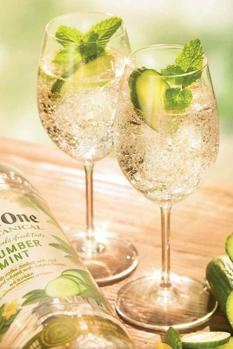 An easy Spritz cocktail recipe using Ketel One with Cucumber & Mint! Perfect for Summer. #cocktail #recipe #spritz #vodka #cucumber #mint Ketel One Cucumber Mint Recipes, Kettle One Cucumber Mint Recipes, Kettle One Botanical Vodka Recipes, Ketel One Botanical Recipes, Cucumber Mint Vodka Cocktail, Cucumber Mint Cocktail, Cucumber Spritzer, Mint Drink Recipe, Cucumber Vodka Drinks