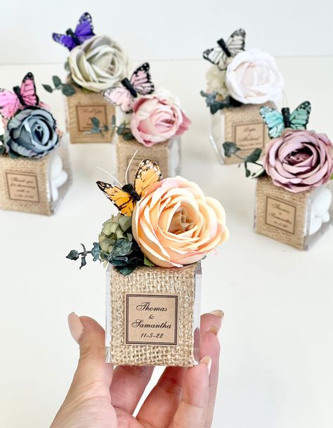 "6 pcs Butterfly Favors Boxes for Guests, Butterfly Party Favors, Birthday Favors, Custom Favors, Quinceanera Favors, Favors Gifts, Favors  DETAILS: - Quantity: 6 favors per pkg. - Materials:Plastic box,fake flower,paper tag, ribbon, candy - Favors are wrapped and packaged securely and safely for shipping. SIEZ: -1 3/4\"x1 3/4\"x1 3/4\" -4.5cm x 4.5cm x4.5cm  NOTE: For order corsage and boutonniere https://www.etsy.com/shop/WhiteRoomAccessories   TO ORDER - 2 NAMES - DATE of wedding - all of the Butterfly Quinceanera Theme, Butterfly Baby Shower Favors, Favors Quinceanera, Butterfly Party Favors, Butterfly Favors, Quinceanera Favors, Handmade Favors, Party Favors Birthday, Table Favors