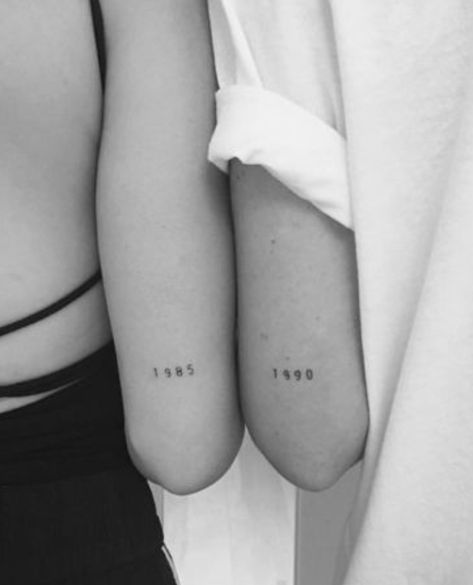 Small Number Tattoo Fonts, 1977 Tattoo, Siblings Tattoo For 3, Brother Sister Tattoo, Tato Minimal, Tato Jari, Brother Tattoos, Pola Tato, Cute Couple Tattoos