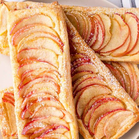 Puff Pastry Apple Tarts Puff Pastry Tarts Fruit, Apple Pastry Puff Recipes, Puff Pastry Apple Tart, Simple Apple Tart, Puff Pastry Tarts, Puff Pastry Apple, Phyllo Dough Recipes, Apple Crisp Cheesecake, Apple Tarts