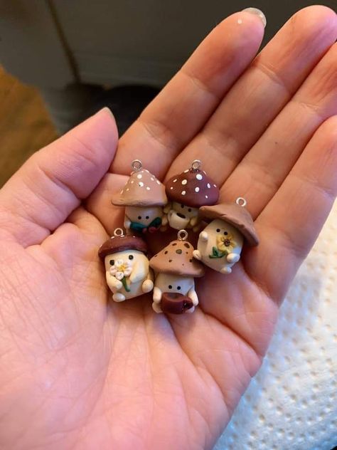 Polymer Clay Crafts Aesthetic, Cute Mini Clay Sculptures, Tiny Clay Mushrooms, Clay Mushroom People, Cute Sculpture Ideas, Aesthetic Polymer Clay Ideas, Uncomfy Co Clay Art, Small Clay Trinkets, Cottagecore Clay Ideas