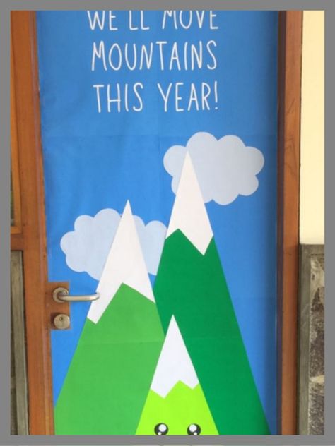 Mountain Classroom, Welcome Students Back To School, Kindergarten Door, Best Door Designs, Classroom Door Ideas, Ideas For Back To School, Preschool Room, Classroom Welcome, Preschool Rooms