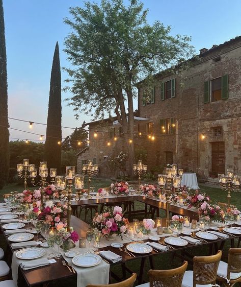 Wedding Ideas 2024, Small Backyard Wedding, Backyard Reception, Dream Wedding Decorations, Outdoor Dinner, Dream Wedding Ideas Dresses, Future Wedding Plans, Garden Party Wedding, Wedding Dinner