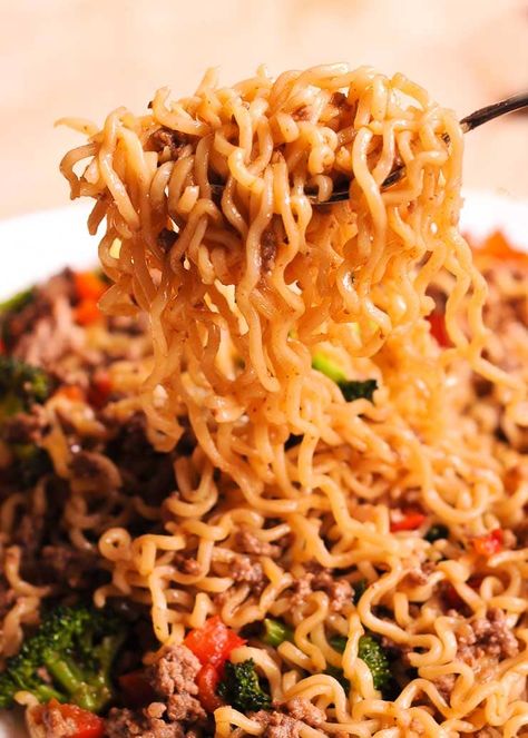 Healthy Ramen Noodles Stir Fry Healthy Ramen Noodle Recipes, Wok Sauce, Beef Ramen Noodles, Healthy Ramen Noodles, Noodles Stir Fry, Healthy Ramen, Beef Ramen, Ramen Recipes Easy, Ramen Stir Fry